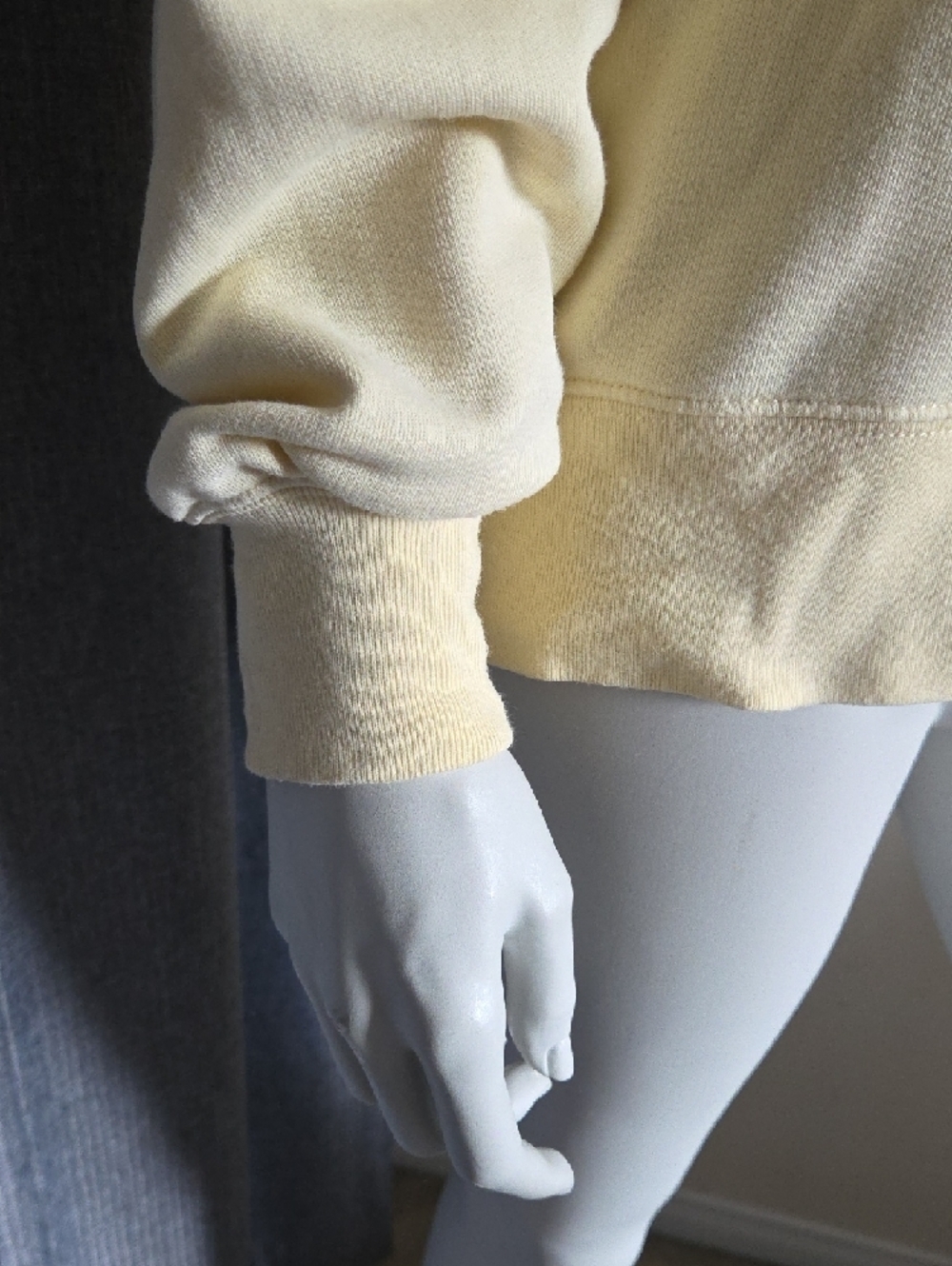Nearly New TNA Lemon Custard Crewneck Sweatshirt - Picture 3 of 9